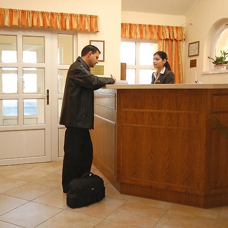 Hotel Bavaria 압다 외부 사진