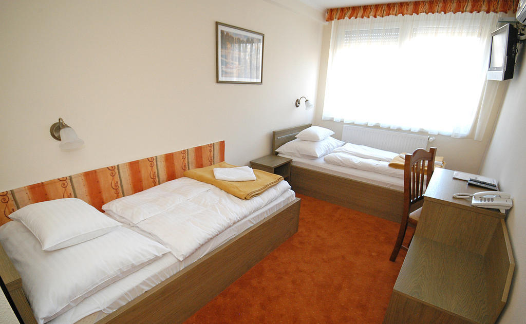 Hotel Bavaria 압다 객실 사진