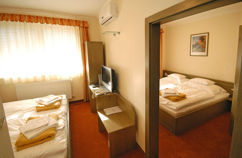 Hotel Bavaria 압다 객실 사진